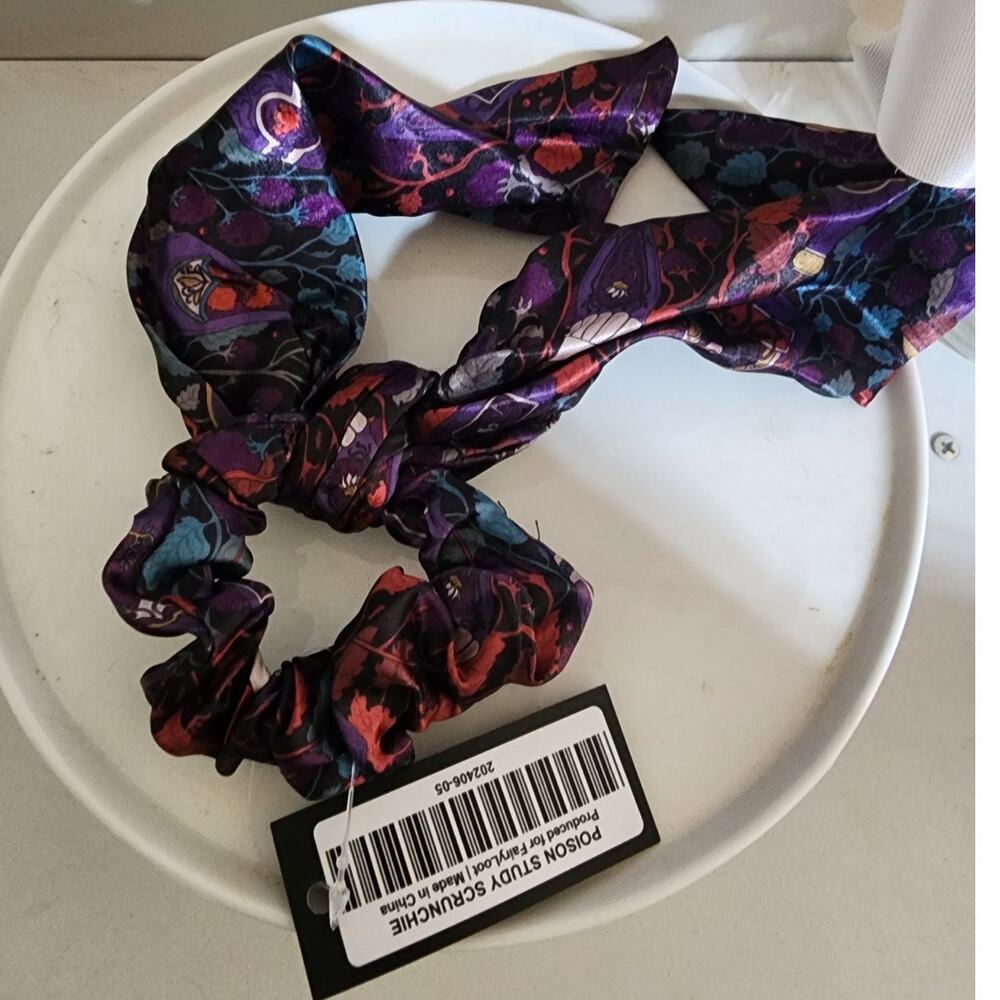 Fairyloot Poison Study Scrunchie *NWT